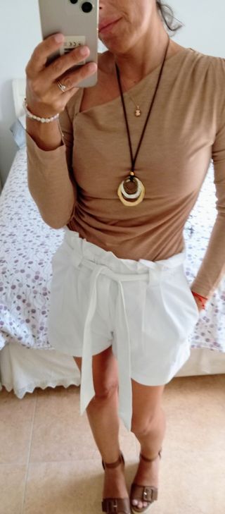 Zara Camiseta Escote Asimétrico