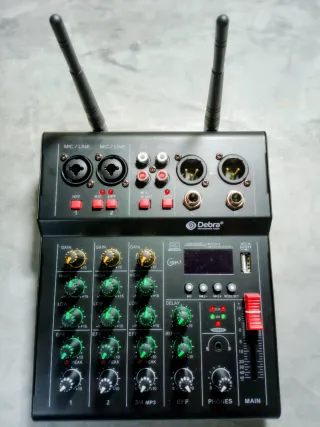 Mixer Audio 3/4 Canali + 2 Microfoni Wireless