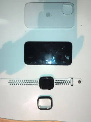 Precio negociable Pack iPhone 15 + Apple Watch S1