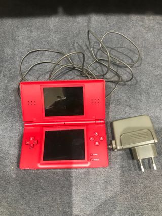 Nintendo DS Roja + Cargador + Lápiz