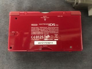 Nintendo DS Roja + Cargador + Lápiz