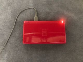 Nintendo DS Roja + Cargador + Lápiz