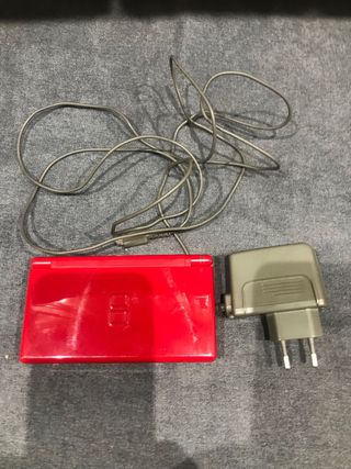 Nintendo DS Roja + Cargador + Lápiz