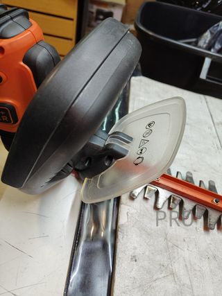 Tagliasiepi con testa girevole - Black + Decker