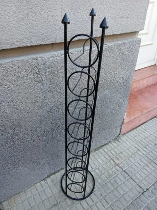 Botellero de metal negro