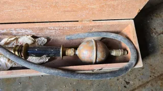 Bomba manual antigua