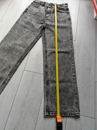 Jeans larghi neri e grigi