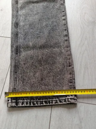 Jeans larghi neri e grigi