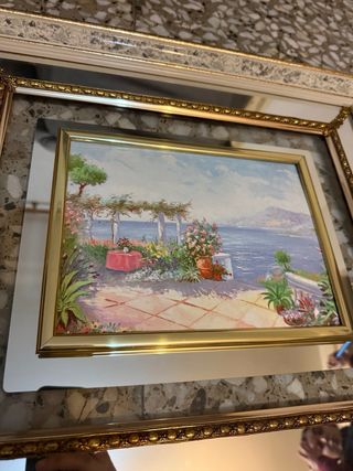 Cuadro decorativo con marco dorado