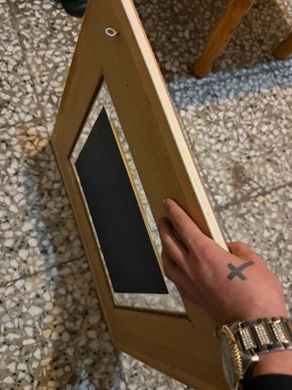 Cuadro decorativo con marco dorado