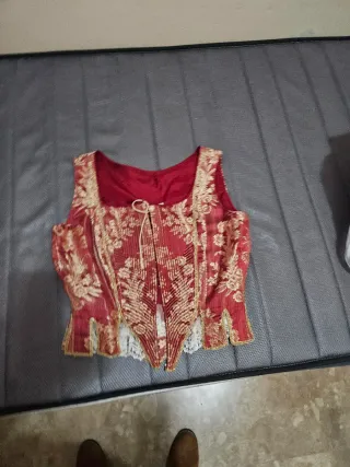 Justillos Huertana Brocado Rojo y Dorado