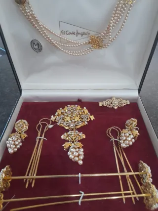 Traje de Fallera Negro y Dorado, completo.