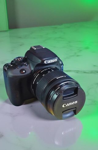 Canon EOS 100D + Objetivo 18-55mm