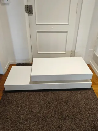 Expositor blanco de madera