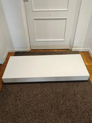 Expositor blanco de madera