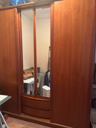 Armario moderno madera y cristal