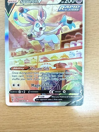 Carta Pokémon Sylveon V 184/203