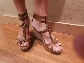 Sandalias cuña piel marrón. Tacón 12 cm Massimo Du