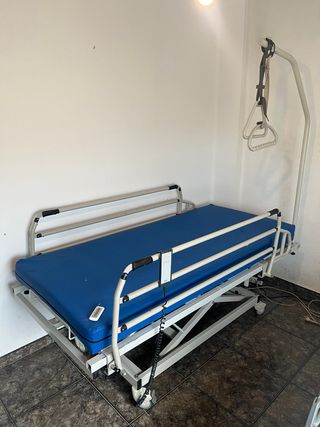 Cama articulada hospitalaria