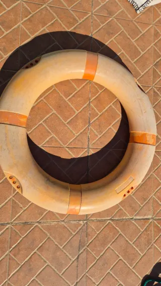 Rosco salvavidas naranja.