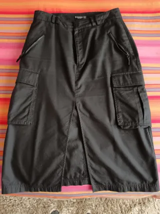 Falda cargo Stradivarius negra