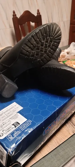 Botas de piel negras con hebilla