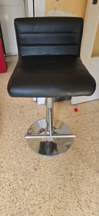Silla de bar negra ajustable