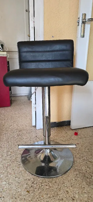Silla de bar negra ajustable