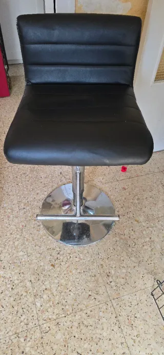 Silla de bar negra ajustable