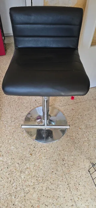 Silla de bar negra ajustable