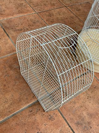 Jaulas para pájaros blancas y beige