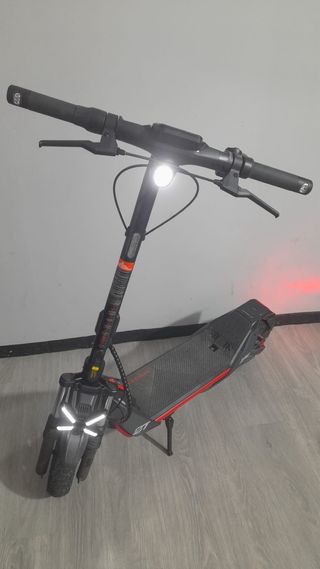 Patinete Eléctrico Negro y Rojo