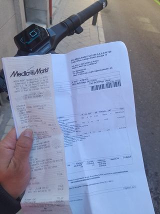 Patinete Eléctrico Negro y Rojo