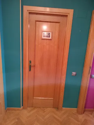 8 Puertas de interior madera maciza y complementos