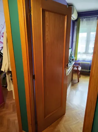 8 Puertas de interior madera maciza y complementos