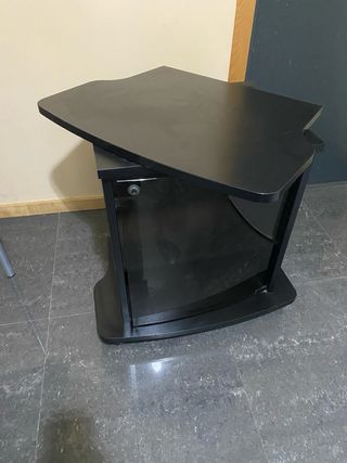 Mesa TV madera de 70 x 70 y 50 ( fondo) giratoria!