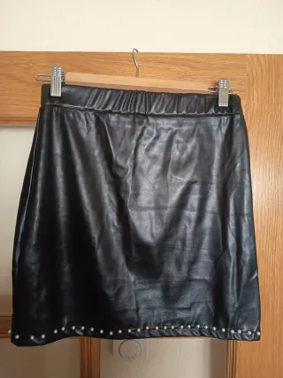 Minifalda negra con perlas