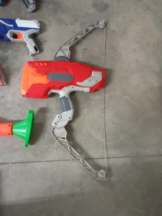 6 pistolas nerf y 50 dardos