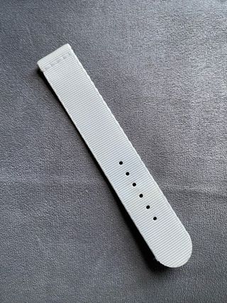 Correa reloj Nomos tela gris claro 18mm.