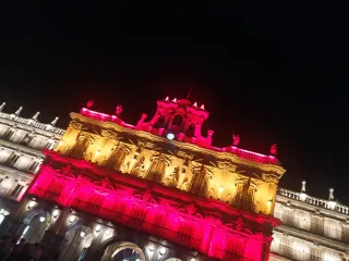 Chico masajista. Masaje manual