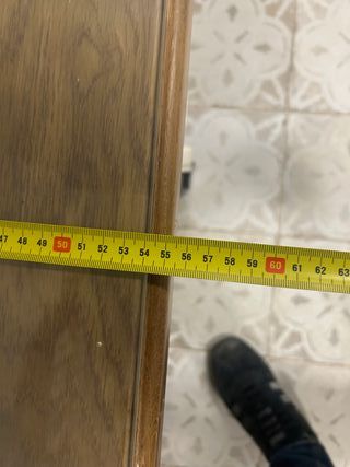 Mesa de centro blanca con ruedas