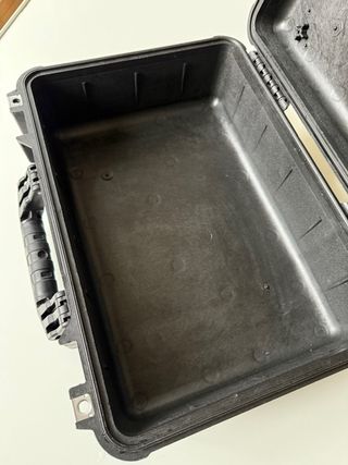 Maleta Peli 1500 Negra Resistente. FOAM