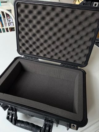 Maleta Peli 1500 Negra Resistente. FOAM