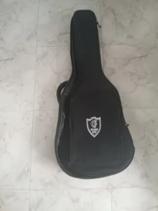 Guitarra Admira Juanita + Funda