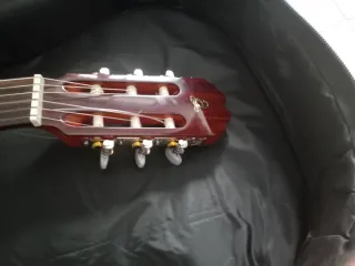 Guitarra Admira Juanita + Funda