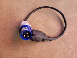 Toma corriente 220V con cable