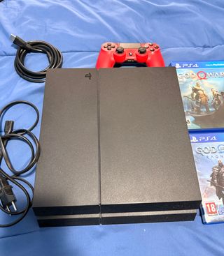 PS4 con Mando Rojo y 6 Juegos