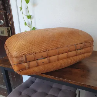 Maleta antigua de bambú y mimbre