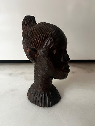 Figura africana de ébano tallada