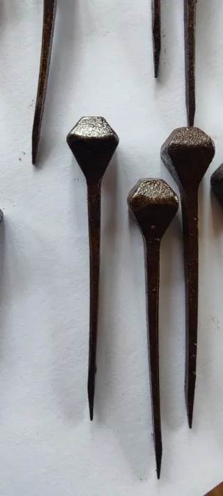 Clavos antiguos de forja
